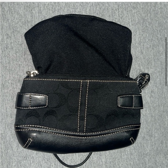 Coach Jacquard wristlet EUC - Picture 6 of 7